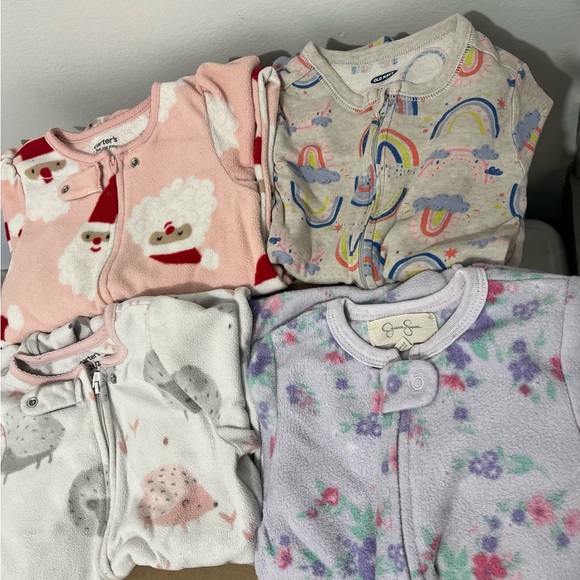 16 total 24mo / 2t winter pajamas 5 sets 11 one pc all dry cleaned - Picture 7 of 9